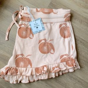 Kate Quinn mom ruffle shorts